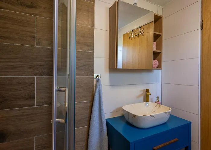 1 Bedroom Lovely In * リスィカ