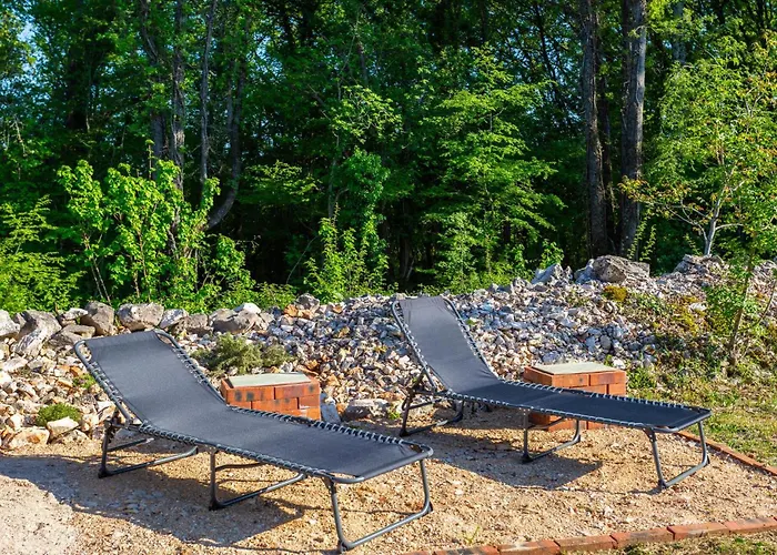 1 Bedroom Lovely In リスィカ