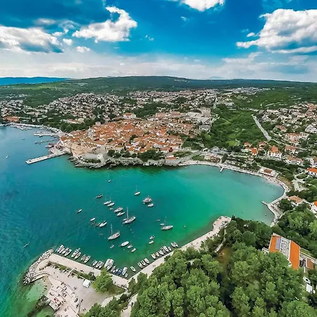 Apartment 1 Bedroom Lovely In *