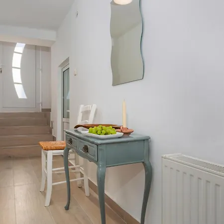 Apartment 1 Bedroom Lovely In Risika