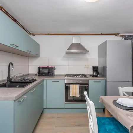 1 Bedroom Lovely In Risika