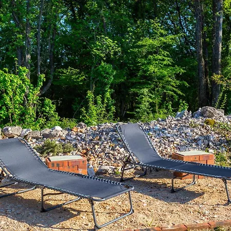 1 Bedroom Lovely In Risika