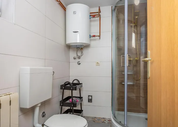 1 Bedroom Lovely In * Risika