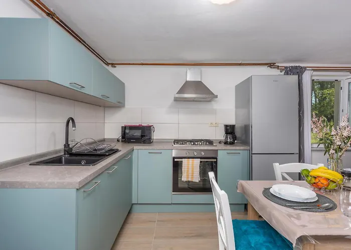 1 Bedroom Lovely In Risika
