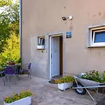 شقة Lovely In With Wifi ريسيكا