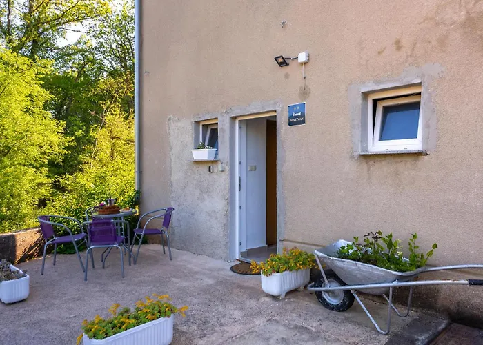 Lejlighed 1 Bedroom Lovely In Risika